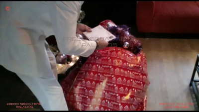 அம்மா, எனக்கு கிறிஸ்மஸ் பரிசு கிடைத்துவிட்டது.