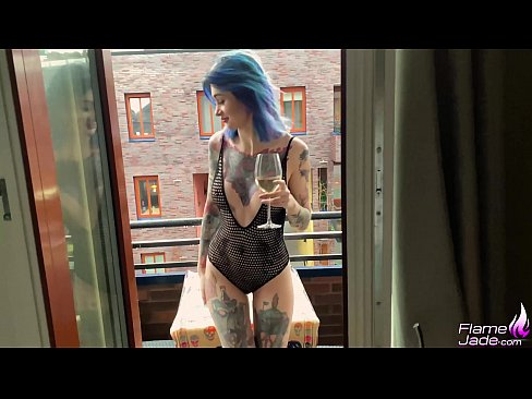 ❤️ திறந்த வானத்தின் கீழ் ஒரு குலுக்கல் மற்றும் உணர்ச்சியுடன் குடுக்கும் அற்புதமான பெண் ☑ சூப்பர் செக்ஸ் எங்களிடம்